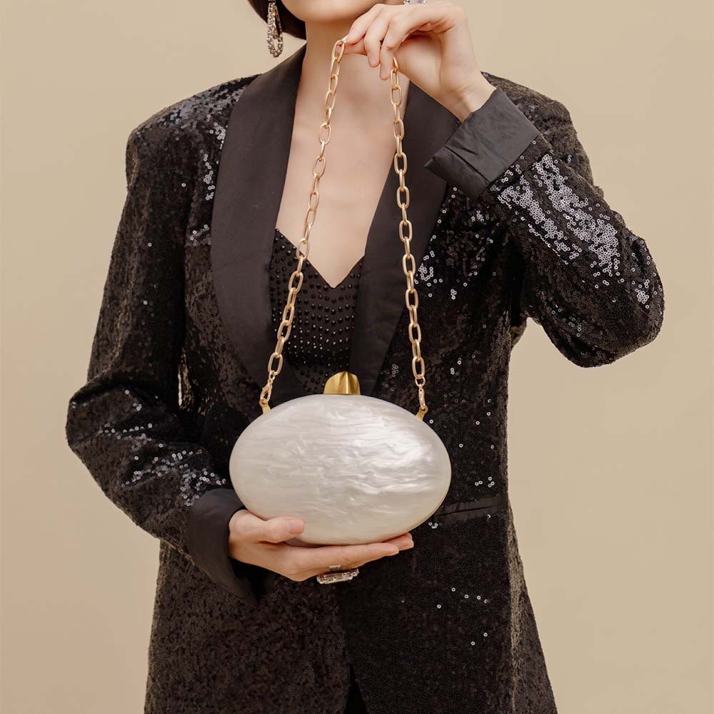 Interior Design News - Bolso de mano con forma de