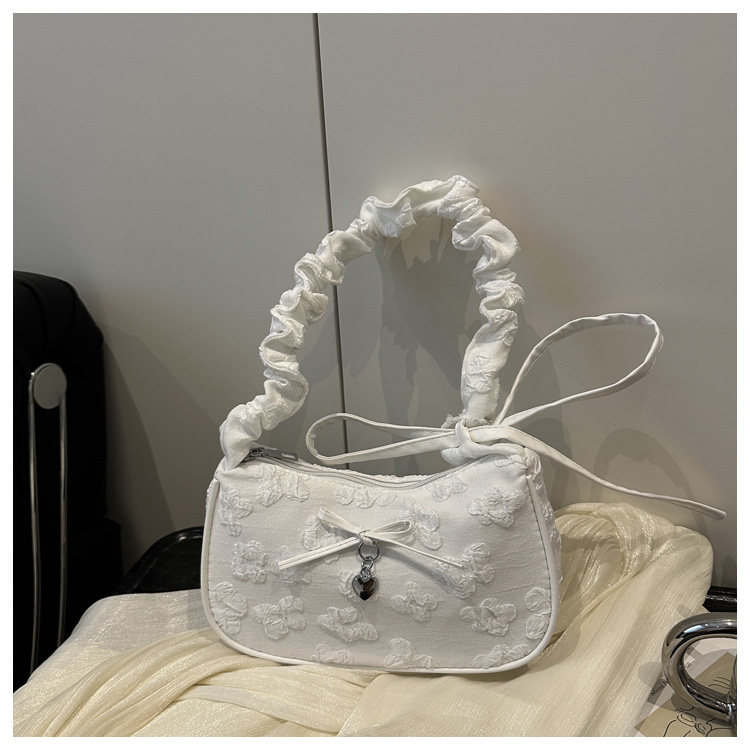 Interior Design News - Bolso con estampado de nubes para