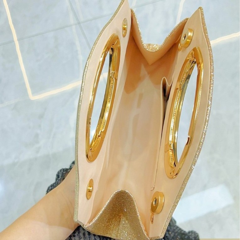Nuevo bolso de mano transfront - Interior Design News reseña y precio