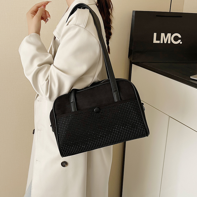 Bolso de hombro con diamantes  - Interior Design News reseña y precio