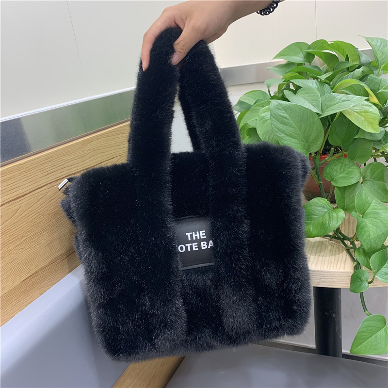 Bolso de mano de felpa de piel - Interior Design Simple reseña y precio